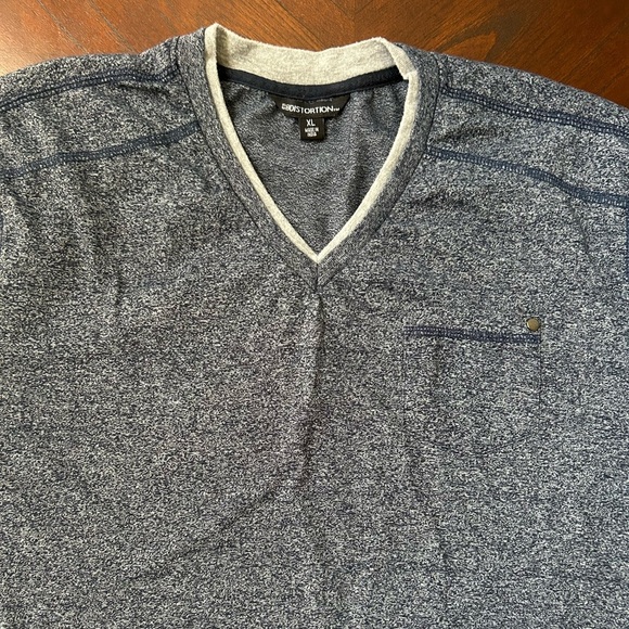 DISTORTION Men's Blue V-Neck Shirt SIZE XL - Picture 3 of 8